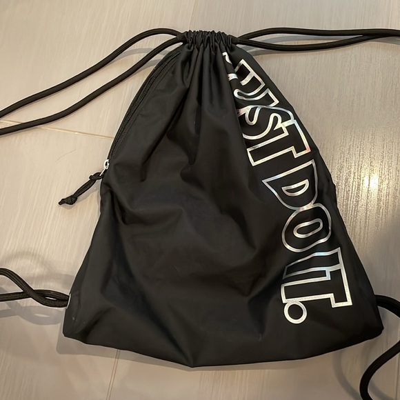 Drawstring, black backpack - Picture 5 of 5